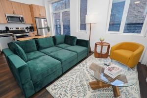 Chicago 4BR South Loop with Rooftop and Gym Near McCormick Place