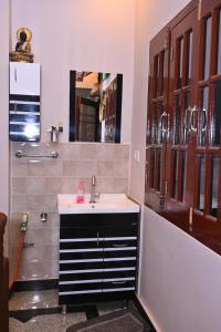 Rudraksh Home Stay 2BHK Park view, 10 Mins to Ram Mandir