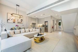 Luxury 3 Bedroom & Maid room Apartment in Mag City Nad Al Sheba