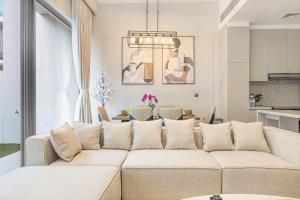 Luxury 3 Bedroom & Maid room Apartment in Mag City Nad Al Sheba