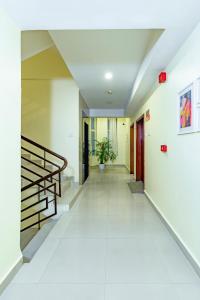 Hotel Lals Residency, Adoor