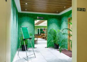 Hotel Lals Residency, Adoor