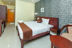 Hotel Lals Residency, Adoor