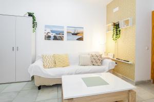 Bonito y muy fresco apartamento con patio privado