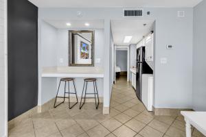 Atlantica 503 – Modern Oceanfront Stay