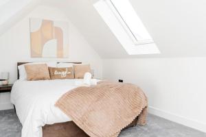 Modern Newport holiday home sleeps 8