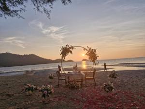 Beachfront Pool Villa