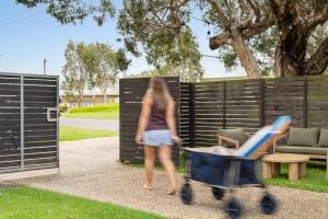 Coolum Coastal Abode - Pet-Friendly Walk to Beach