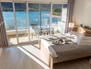 Holidays Roko - Sea View Apartments with Pool