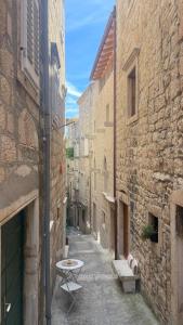 16thC Venetian Gothic Palace - Case dei Nobili