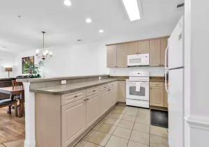 Magnolia Pointe Condo & Pool & Golf, Central MB