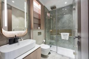 Free housekeeping visits during your stay - StayShort - Sleek Studio Sleeps 2 in The Ivy Tower JVT