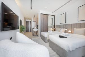 Free housekeeping visits during your stay - StayShort - Sleek Studio Sleeps 2 in The Ivy Tower JVT