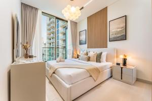 Sky-High 1BR with Community View, Just a Stone Throw from the Mall and Parks, Binghatti Azure, JVC by Deluxe Holiday Homes