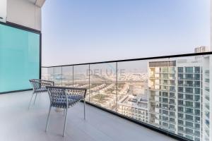 Sky-High 1BR with Community View, Just a Stone Throw from the Mall and Parks, Binghatti Azure, JVC by Deluxe Holiday Homes