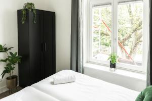 Tilburg 2br apartment group friendly kitchen