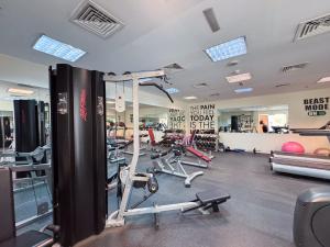 Free housekeeping visits during your stay - StayShort - Comfortable 2BR in Al Barsha with Balcony Sleeps 4