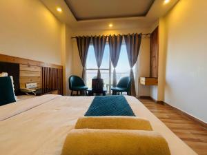 Rock Pine View Cottage & Cafe, Mussoorie - blissful view from rooms