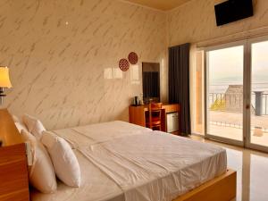 Prasi Sunrise Sea View