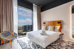 LUX The Modern Retro Studio