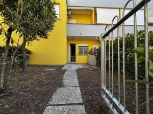 Cozy apartment with garden and pool