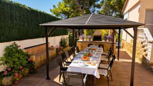 Villa Sitges Ilusión 15 minutes by car from Sitges Sleeps 16 people XXL swimming pool