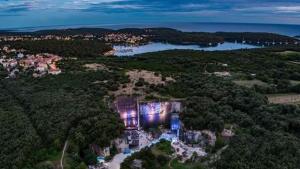 Flora Apartment with pool by Villas Guide