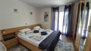 Flora Apartment with pool by Villas Guide