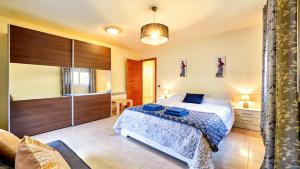 Villa Sitges Ilusión 15 minutes by car from Sitges Sleeps 16 people XXL swimming pool