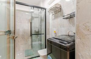 Comfort & Style 1BR City Oasis with Gym Near Yaya