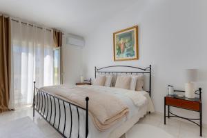 Villa Arpeggio - Cozy 3-Bedroom Villa with Private Pool in Montinhos da Luz, Lagos