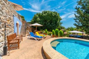 Finca So na Sopa con piscina y un precioso jardín