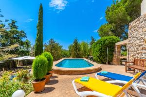 Finca So na Sopa con piscina y un precioso jardín