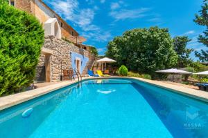 Finca So na Sopa con piscina y un precioso jardín