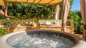 Villa Sitges Ilusión 15 minutes by car from Sitges Sleeps 16 people XXL swimming pool