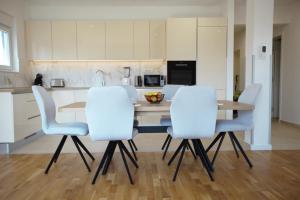 Trogir Kaštela big apartment near the beach