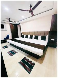 Gopika Hotel Near Vishwanath Temple