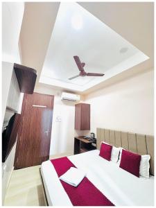 Gopika Hotel Near Vishwanath Temple