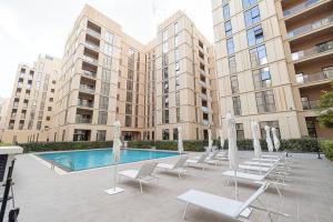 Luxury 1BHK with Pool and Prime Amenities CB1-9-SN1-503-1br