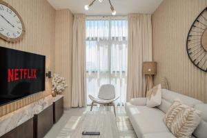 Luxury 1BHK with Pool and Prime Amenities CB1-9-SN1-503-1br