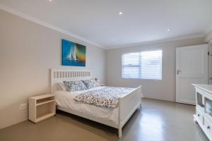 Private Sanctuary Beach Apartment Walk to Beach