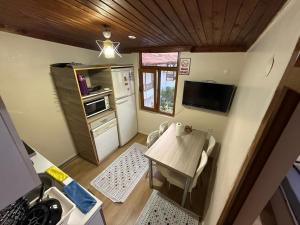 Apartment with Terrace in a Central Location, 100 Steps from the Sea