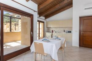 Casa Azzurra - House with pool inside the nature