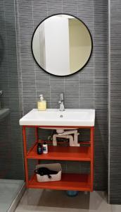 Apartamento REFORMADO en 2021 a 100m Playa Morro de Gós 1 Dormitorio y salón con sofá cama Parking privado