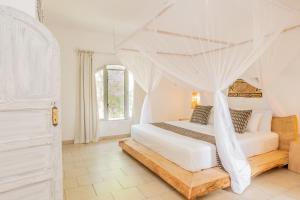 Diani Luxury Pool Villa 4BR 8 Guests 400m to Beach