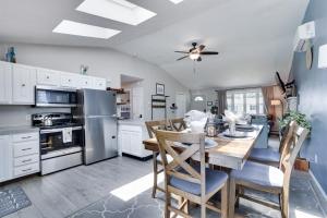 Experience Four Seasons in the Poconos - hot tub, lakeview