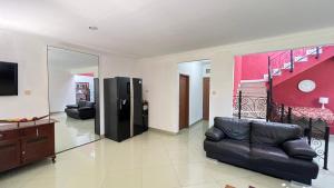 Villa FERIDYS Cimaung, Private Mountain View Villa with Pickleball Court