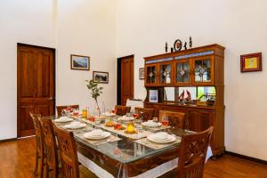 Valdivian Villa by Alaya Stays 3- BHK with Verandah, Temple and Machan