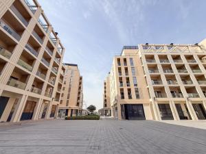 Stylish 1BR Desert Retreat with Pool & Parking CB1-12-RA1-507-1br