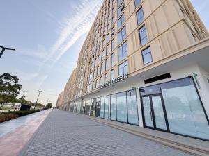 Stylish 1BR Desert Retreat with Pool & Parking CB1-12-RA1-507-1br